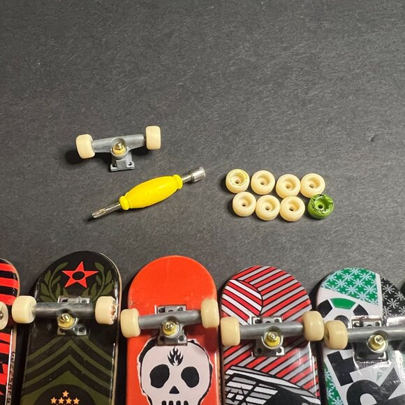 Lot of 2011 Tech Deck Alien Workshop, Creature & Black Label Finger Skateboards - Picture 4 of 5
